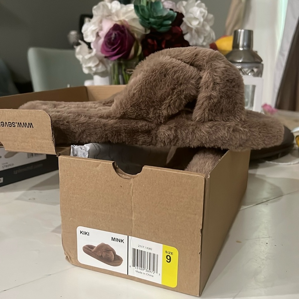 Seven7 Kiki slippers color Mink (taupe) size 9
